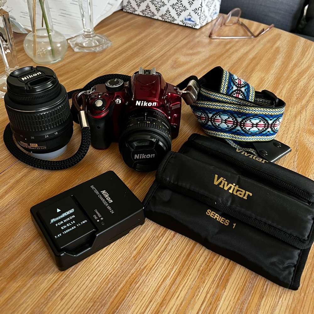Nikon D3200 DSLR Kit Limited Edition Red Gloss